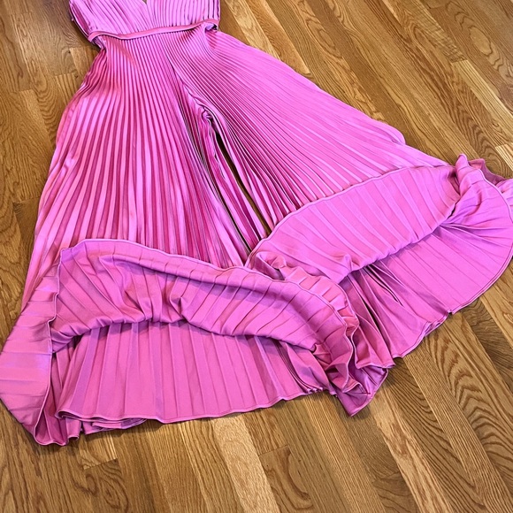 Mac Duggal Pleated Plunge Neck Wide Leg Jumpsuit Size 6 NWT - Picture 14 of 15
